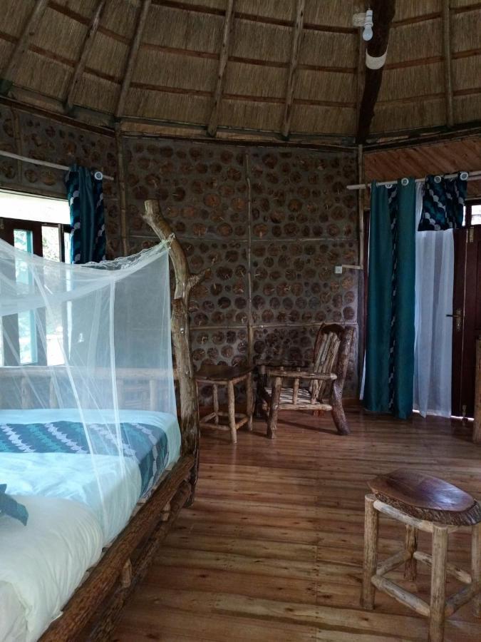 Chimpanzee Capital Safari Lodge Bigodi Exterior foto