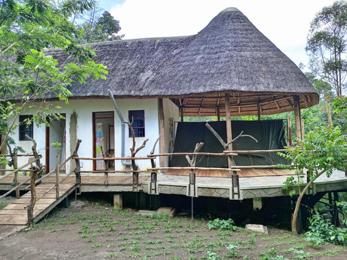 Chimpanzee Capital Safari Lodge Bigodi Exterior foto