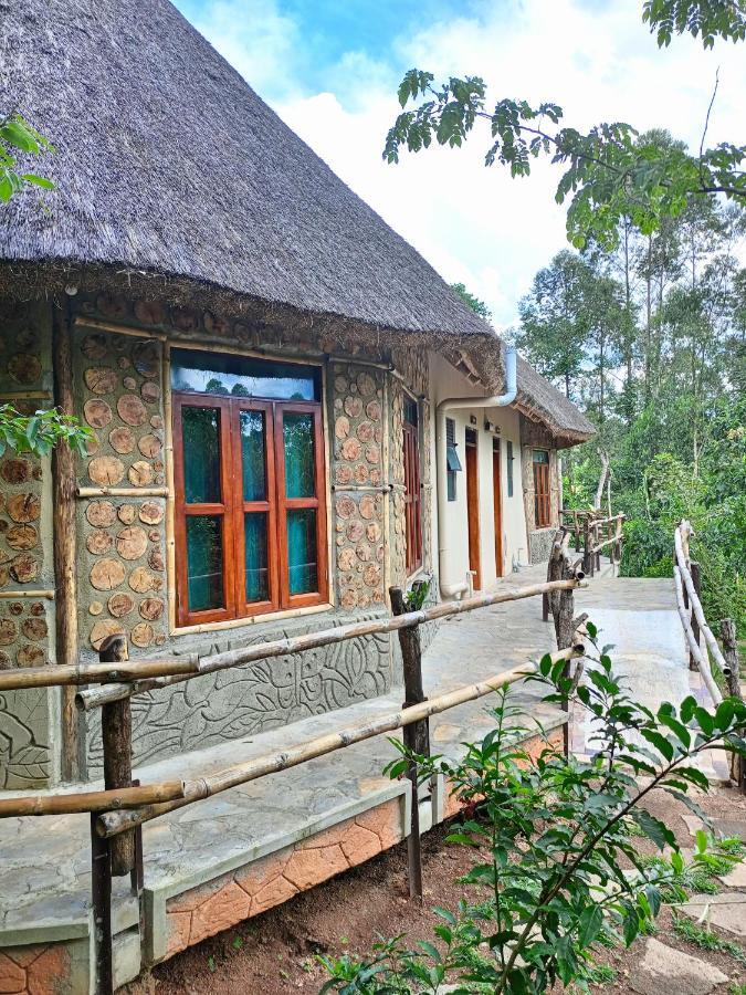 Chimpanzee Capital Safari Lodge Bigodi Exterior foto