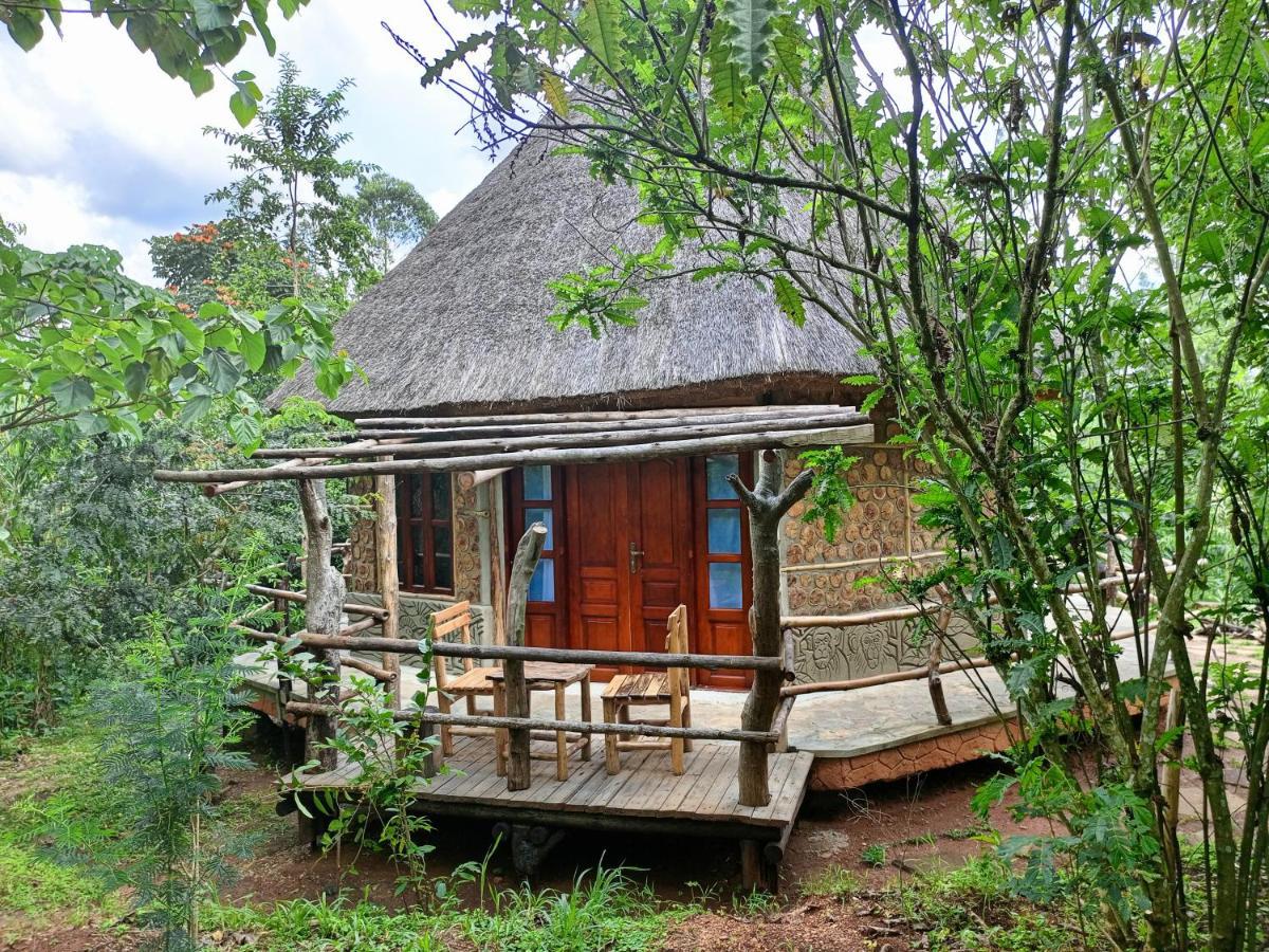 Chimpanzee Capital Safari Lodge Bigodi Exterior foto