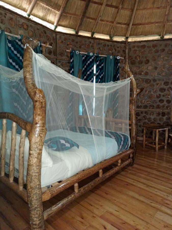Chimpanzee Capital Safari Lodge Bigodi Exterior foto