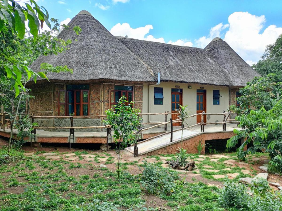 Chimpanzee Capital Safari Lodge Bigodi Exterior foto